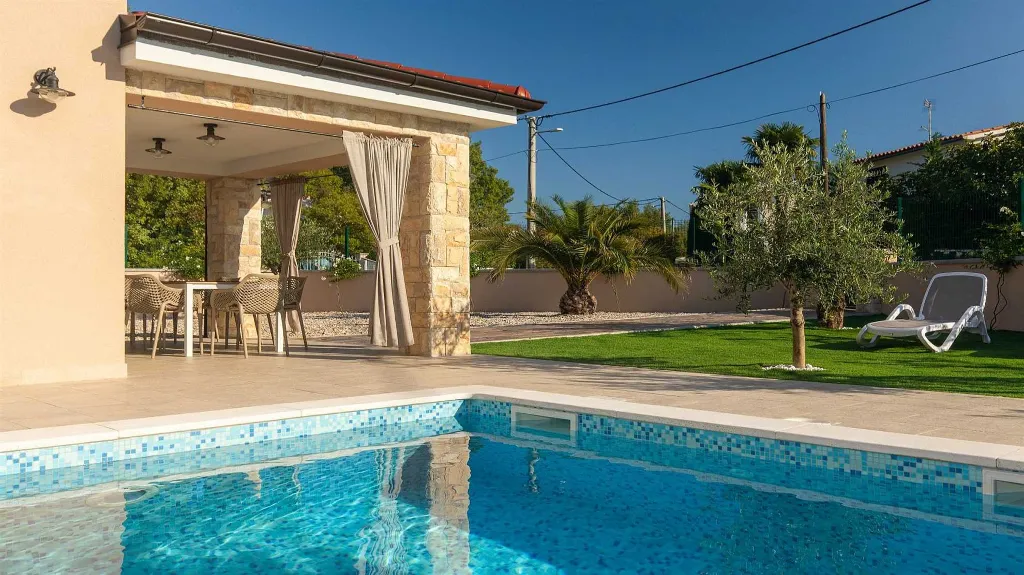 Poolside Villa in Pinezići for up to 10 Guests