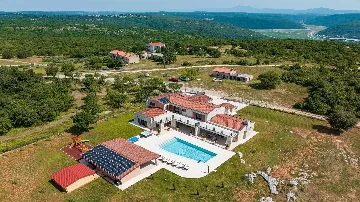 4-Bedroom Villa with Heated Pool in Hrboki