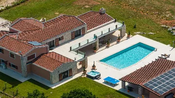 4-Bedroom Villa with Heated Pool in Hrboki