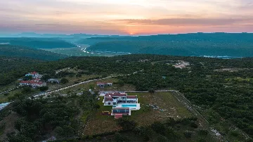 4-Bedroom Villa with Heated Pool in Hrboki