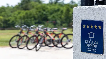 4-Bedroom Villa with Heated Pool in Hrboki