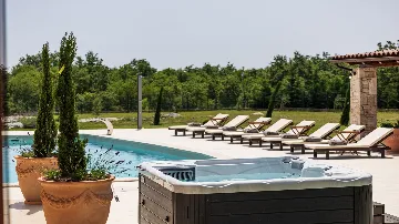 4-Bedroom Villa with Heated Pool in Hrboki