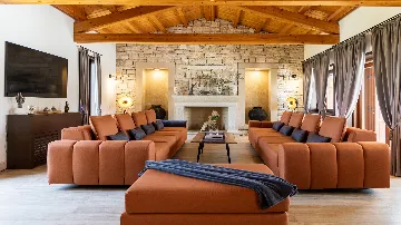 4-Bedroom Villa with Heated Pool in Hrboki