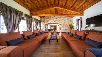 4-Bedroom Villa with Heated Pool in Hrboki