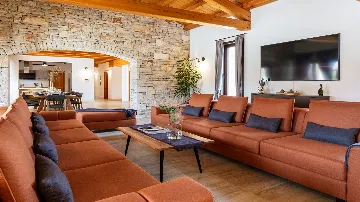 4-Bedroom Villa with Heated Pool in Hrboki