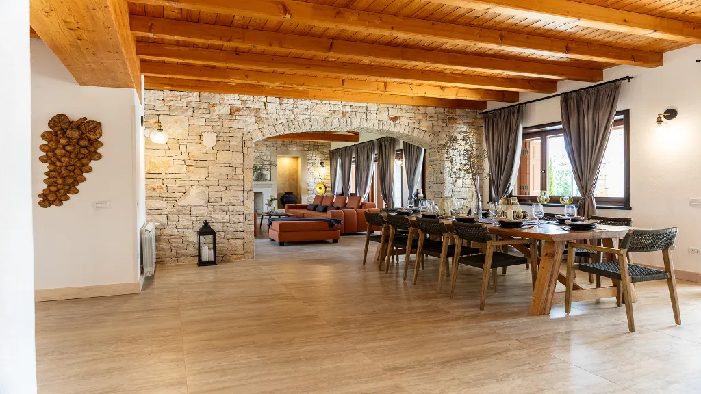 4-Bedroom Villa with Heated Pool in Hrboki