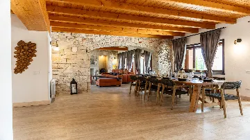 4-Bedroom Villa with Heated Pool in Hrboki