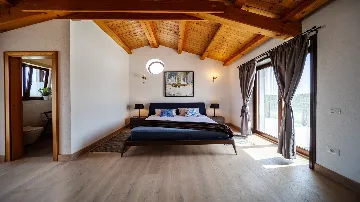 4-Bedroom Villa with Heated Pool in Hrboki