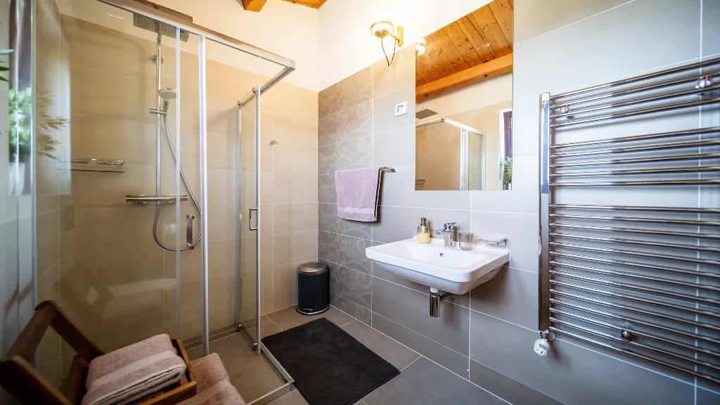 4-Bedroom Villa with Heated Pool in Hrboki