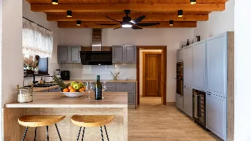 4-Bedroom Villa with Heated Pool in Hrboki