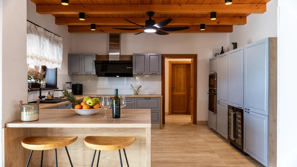 4-Bedroom Villa with Heated Pool in Hrboki
