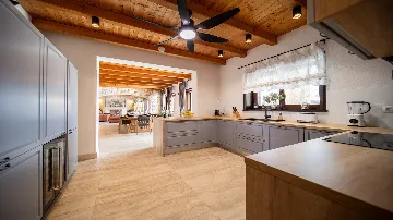 4-Bedroom Villa with Heated Pool in Hrboki