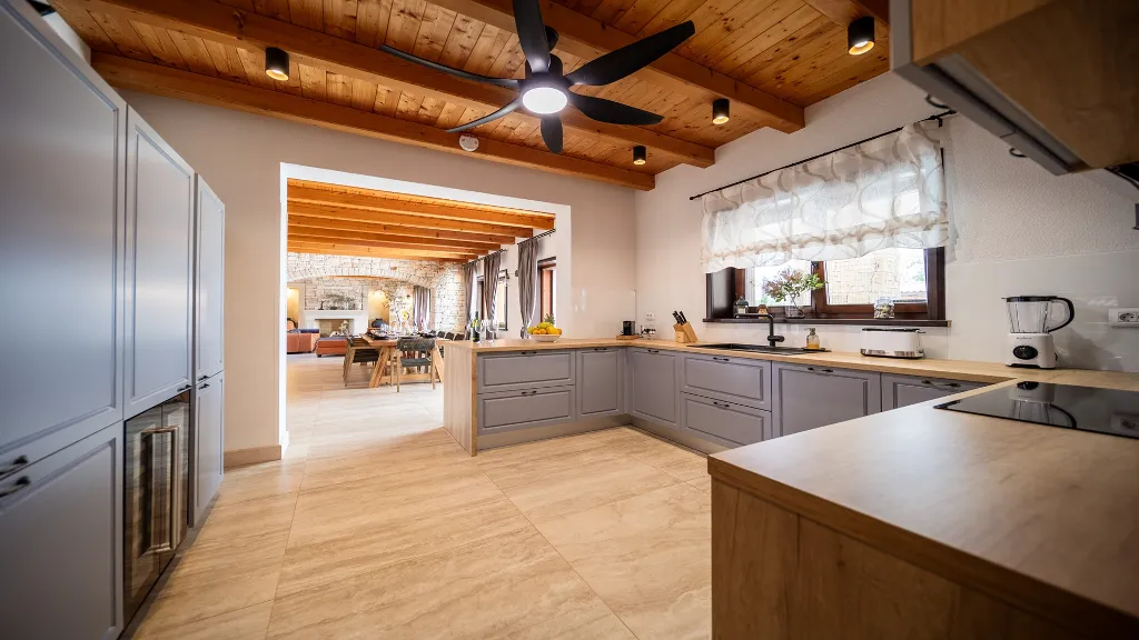 4-Bedroom Villa with Heated Pool in Hrboki