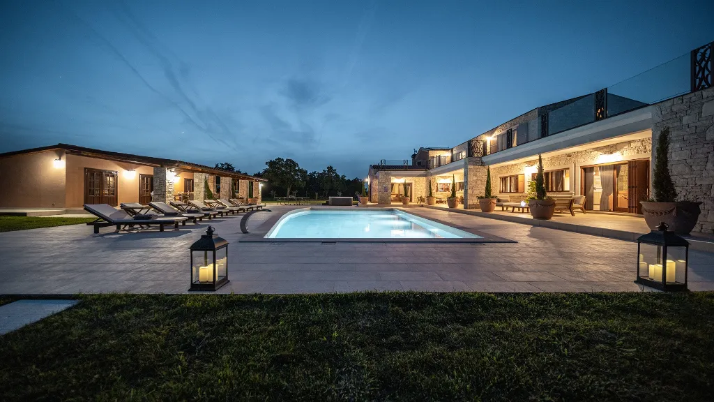 4-Bedroom Villa with Heated Pool in Hrboki