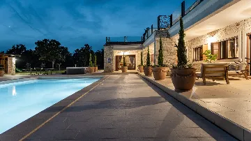 4-Bedroom Villa with Heated Pool in Hrboki