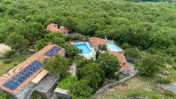 Three-Bedroom Villa with Garden in Malinska