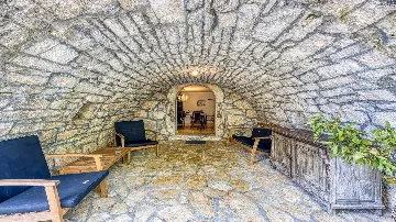 Three-Bedroom Villa with Garden in Malinska