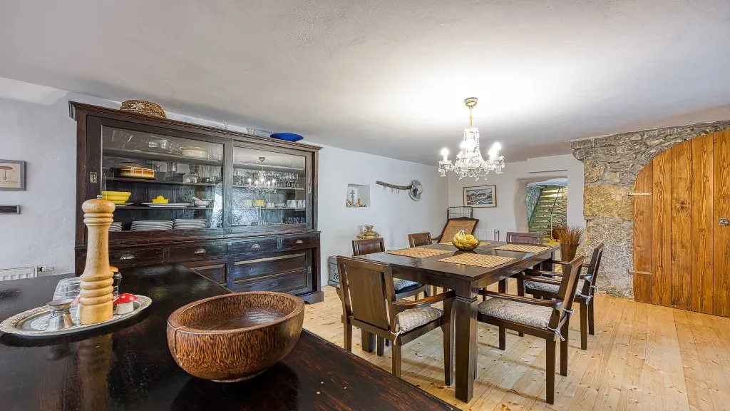 Three-Bedroom Villa with Garden in Malinska