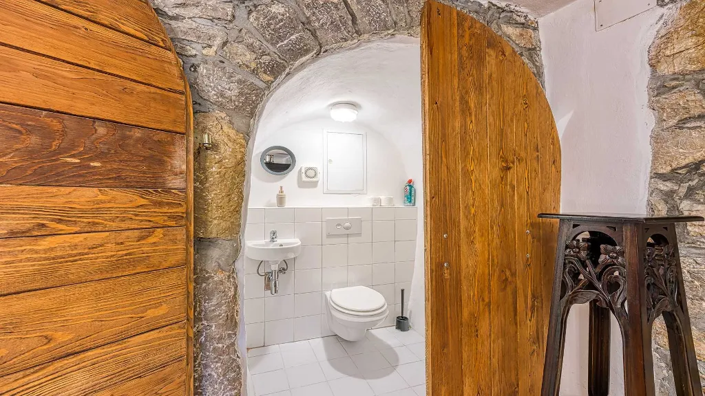 Three-Bedroom Villa with Garden in Malinska