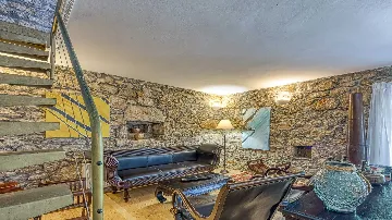 Three-Bedroom Villa with Garden in Malinska