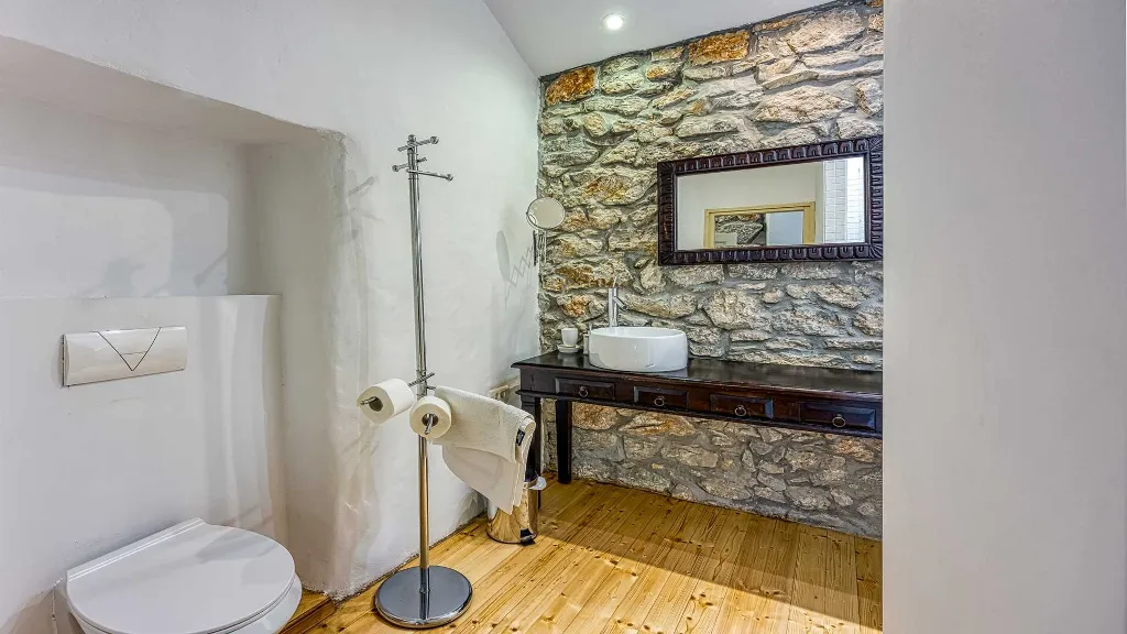 Three-Bedroom Villa with Garden in Malinska