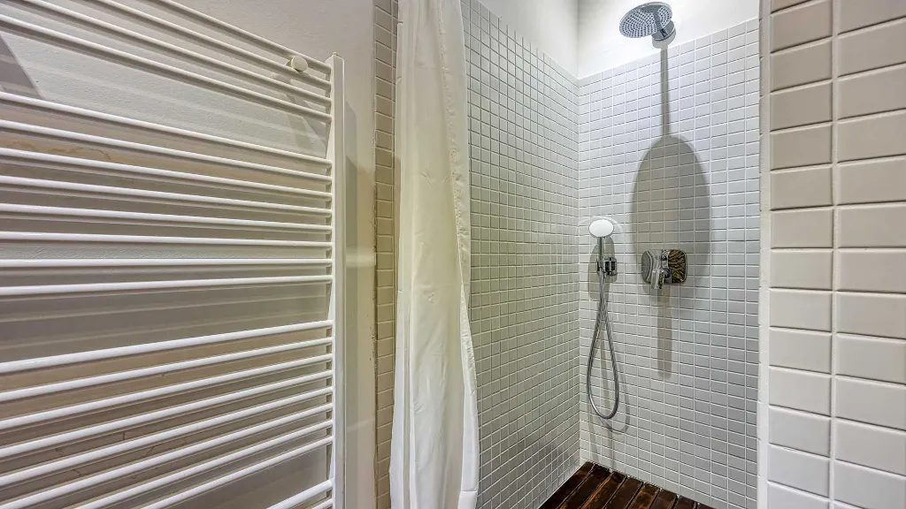 Three-Bedroom Villa with Garden in Malinska