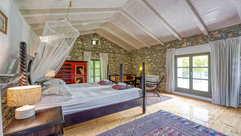 Three-Bedroom Villa with Garden in Malinska