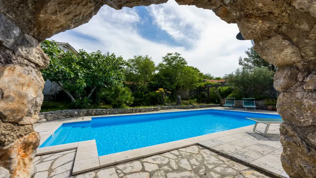 Three-Bedroom Villa with Garden in Malinska