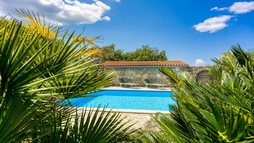 Three-Bedroom Villa with Garden in Malinska