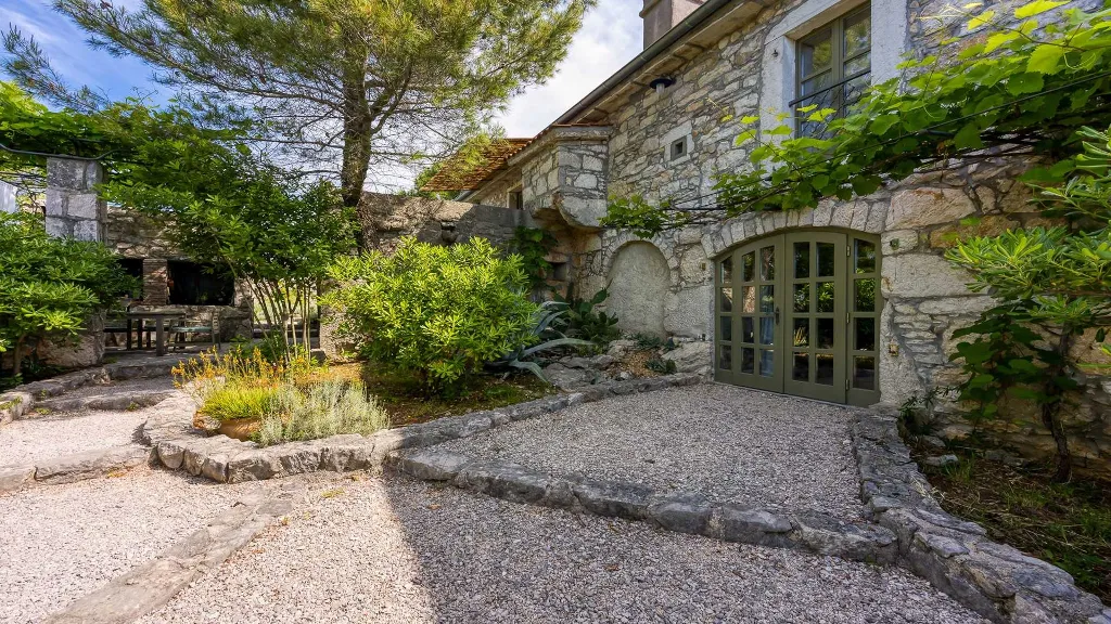 Three-Bedroom Villa with Garden in Malinska