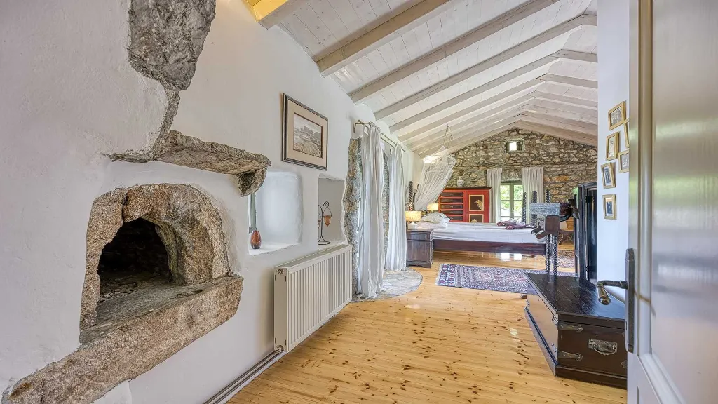 Three-Bedroom Villa with Garden in Malinska