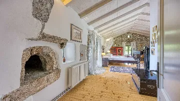 Three-Bedroom Villa with Garden in Malinska