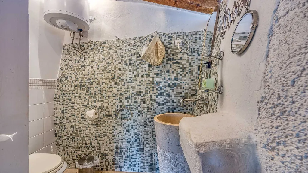 Three-Bedroom Villa with Garden in Malinska