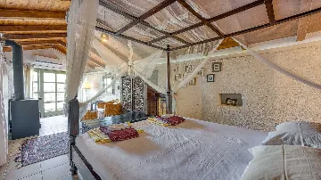 Three-Bedroom Villa with Garden in Malinska