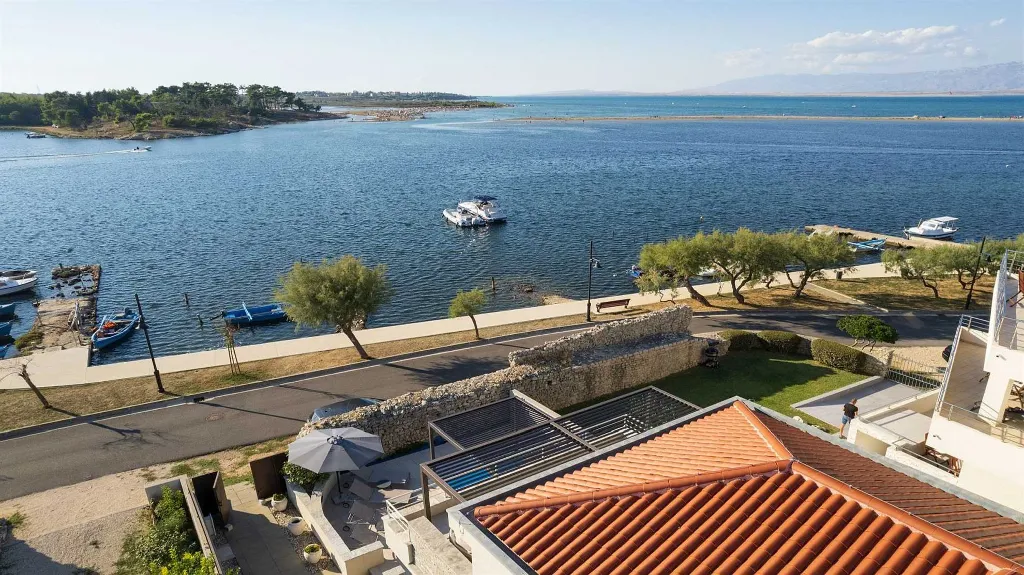 Nin Villa with Pool and Terrace Views