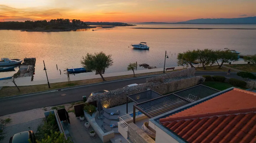 Nin Villa with Pool and Terrace Views