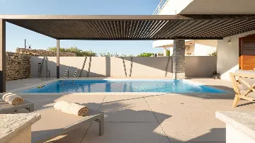 Nin Villa with Pool and Terrace Views