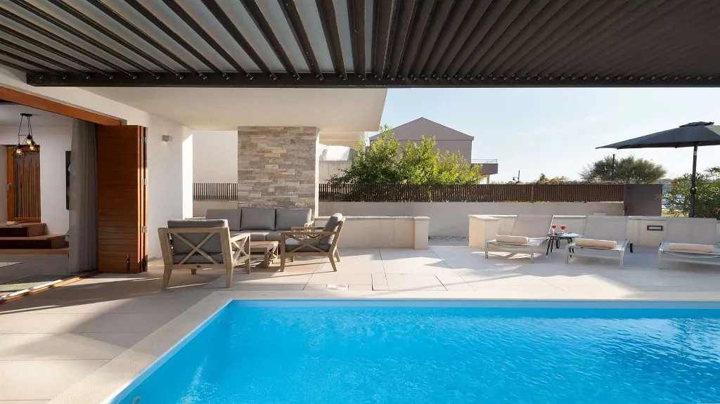 Nin Villa with Pool and Terrace Views