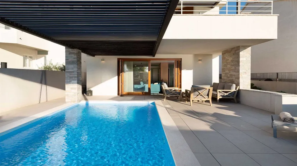 Nin Villa with Pool and Terrace Views
