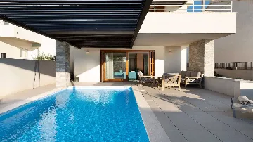 Nin Villa with Pool and Terrace Views