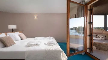 Nin Villa with Pool and Terrace Views