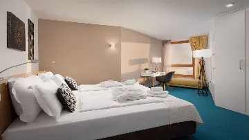 Nin Villa with Pool and Terrace Views