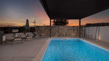 Nin Villa with Pool and Terrace Views