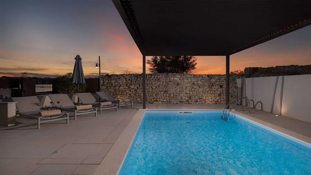 Nin Villa with Pool and Terrace Views