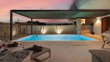 Nin Villa with Pool and Terrace Views