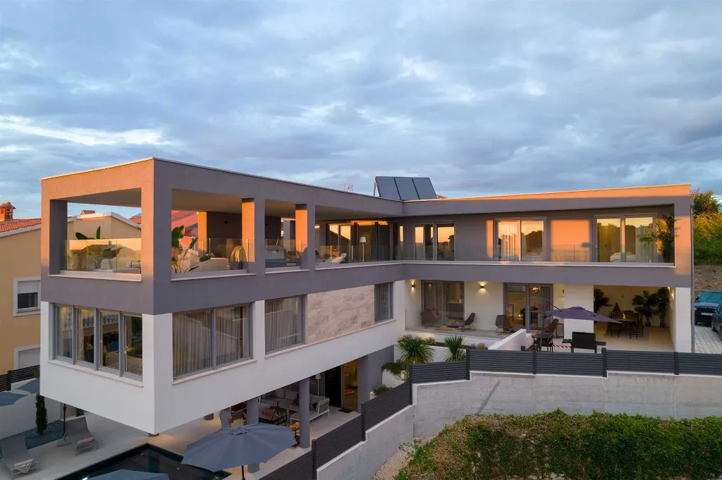 Villa with Pool in Petrčane for 8