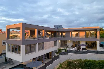 Villa with Pool in Petrčane for 8