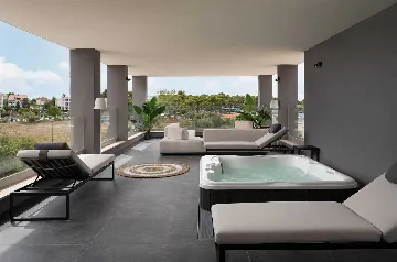 Villa with Pool in Petrčane for 8