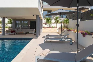 Villa with Pool in Petrčane for 8