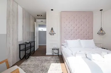 Villa with Pool in Petrčane for 8